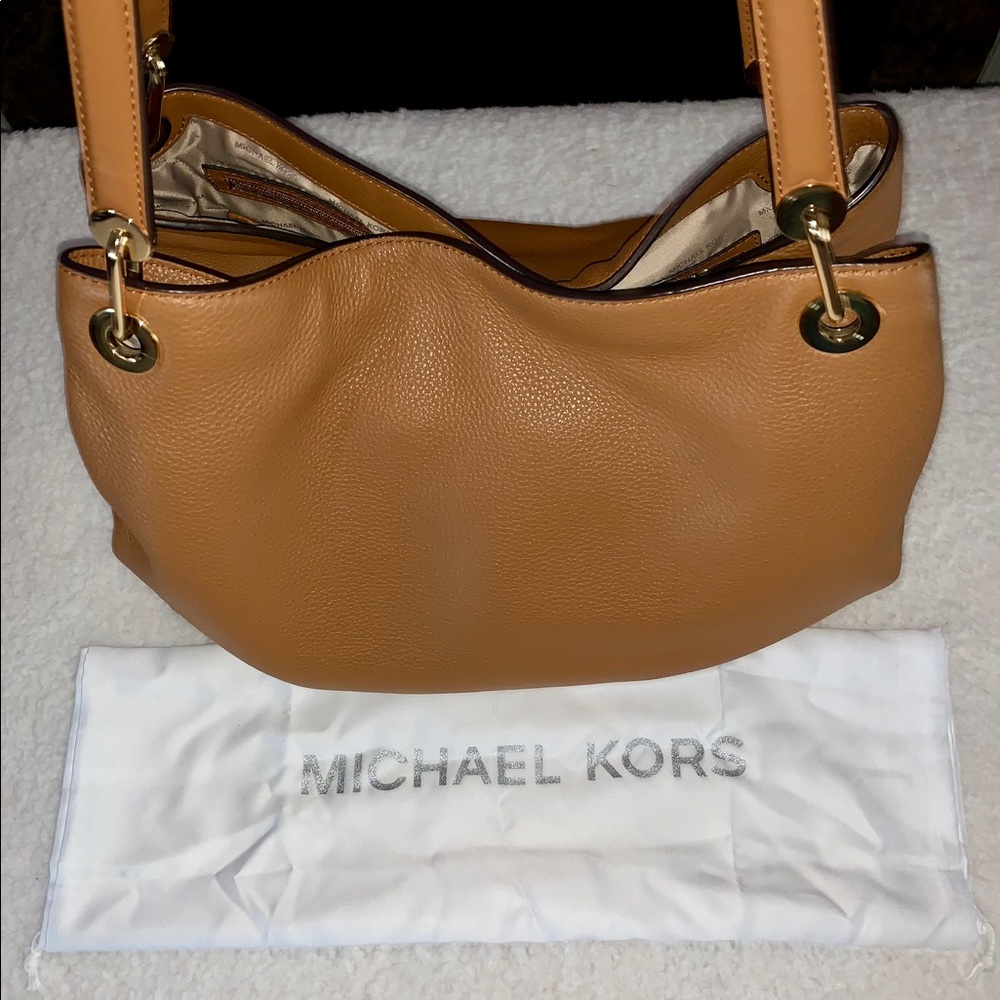 Michael Kors XLG Raven Tote - Picture 3 of 8